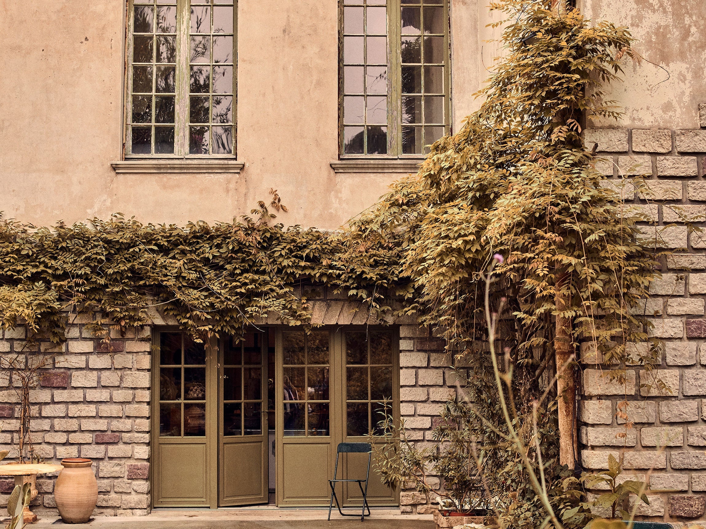 AW21: Behind the scenes of remarkable Villa Magnan