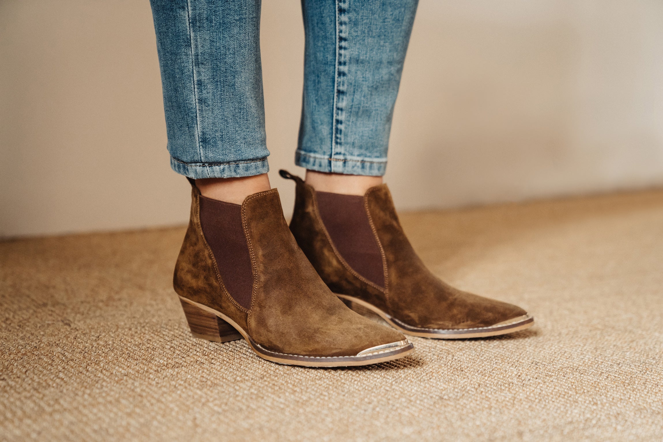 DIY: Customize the hem of your jeans with a twist