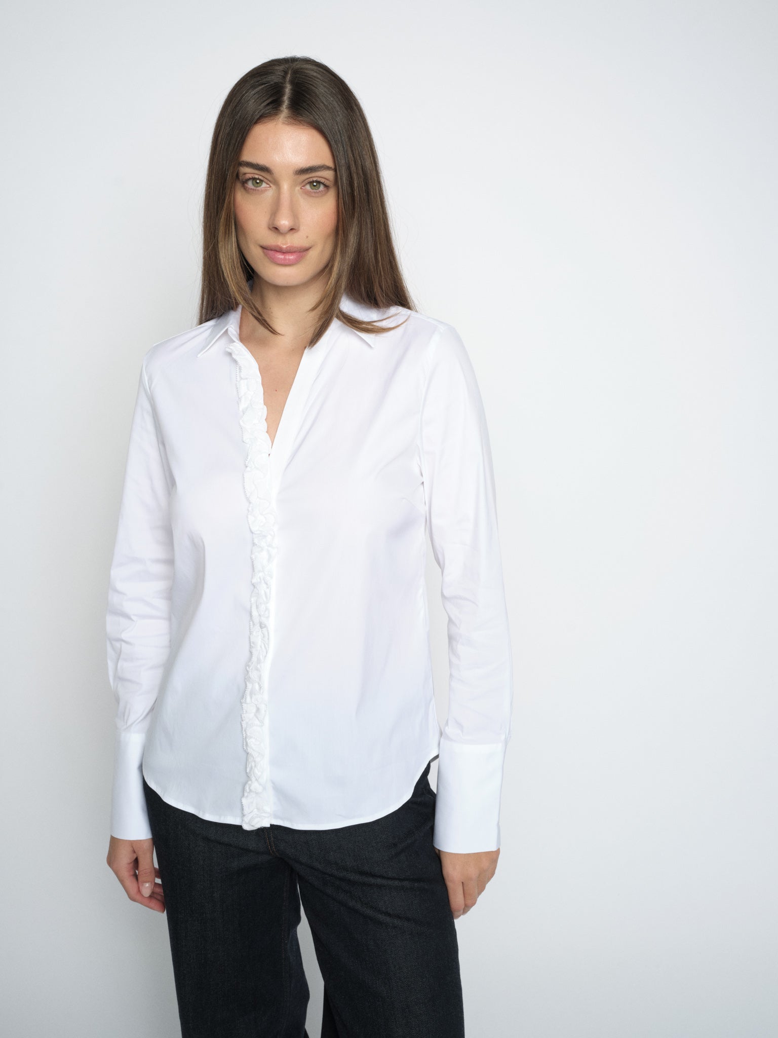 Modelshot / White / Detail