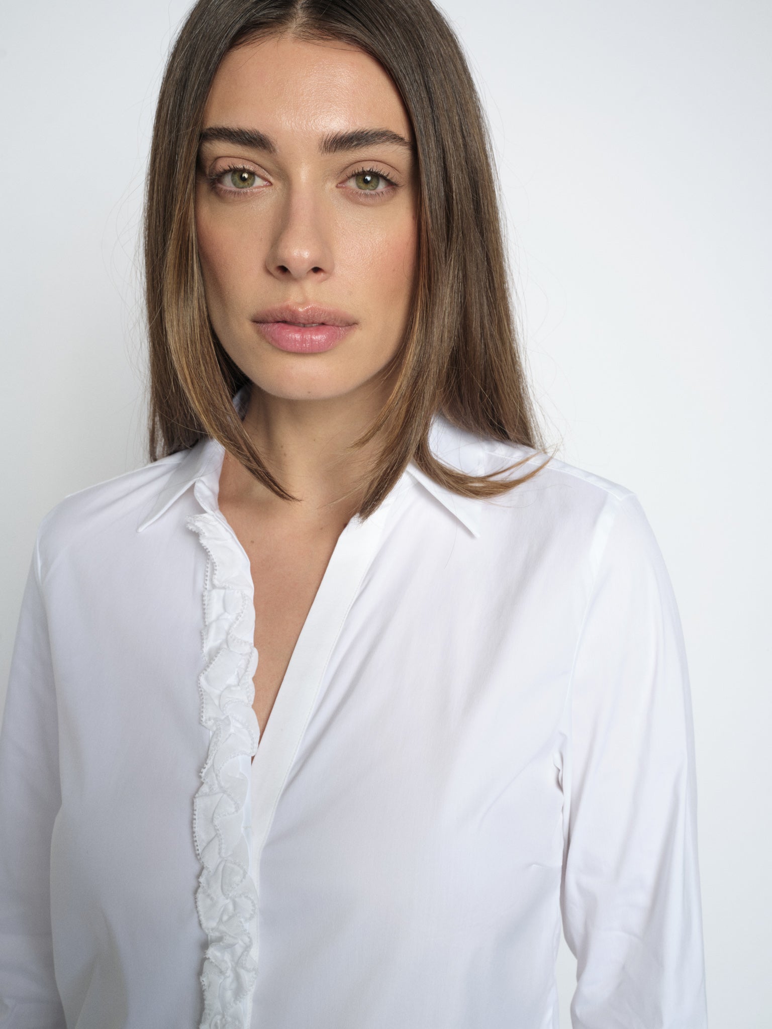 Modelshot / White / Detail