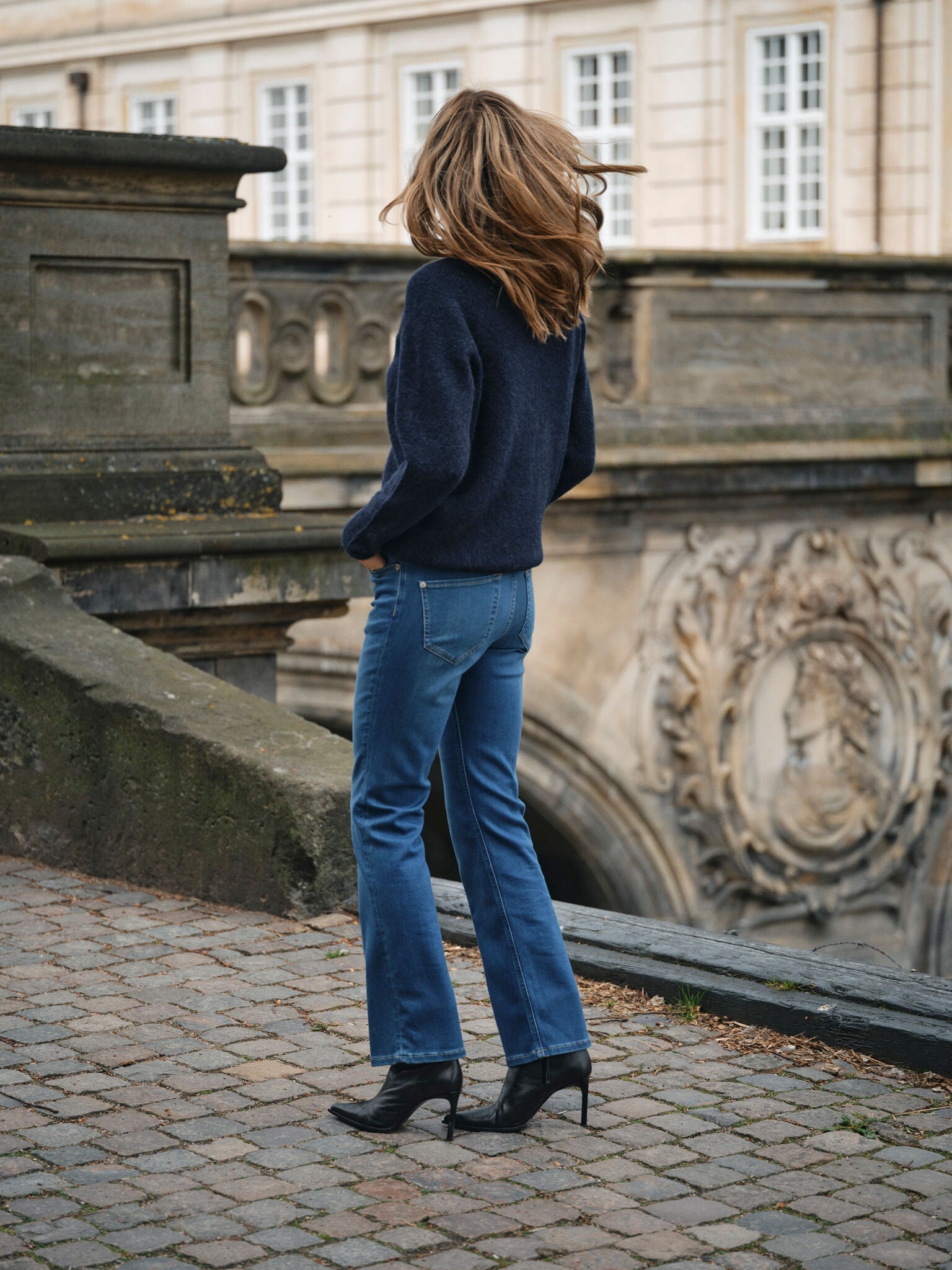 Modelshot / Mid Blue / Detail