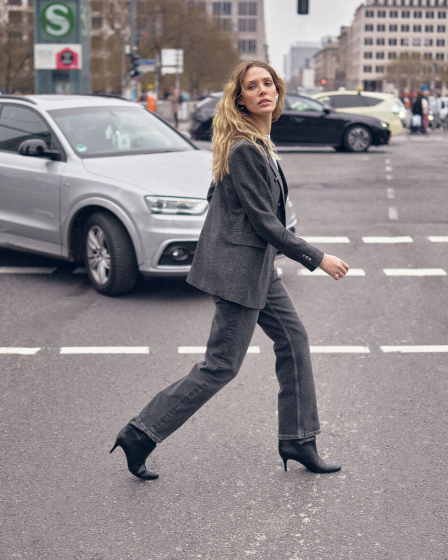 Modelshot / Black / Detail