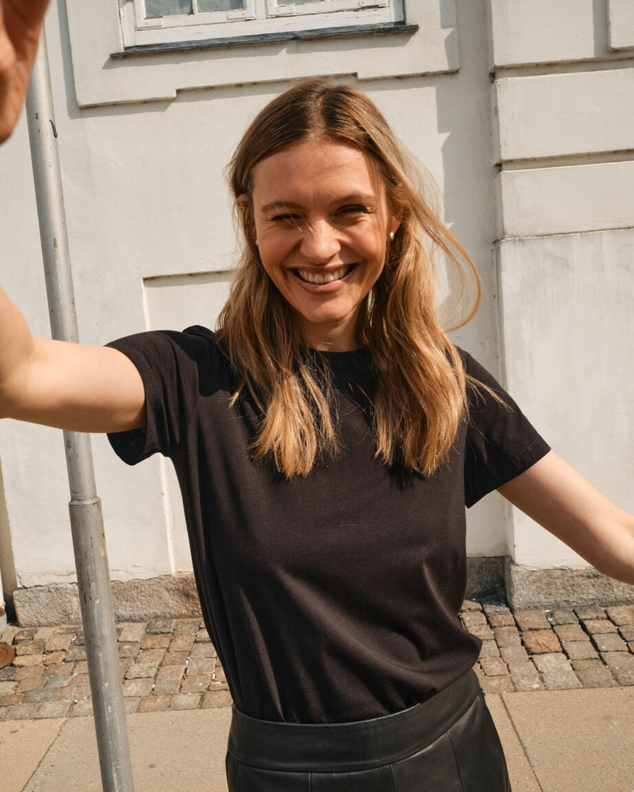 Modelshot / Black / Detail