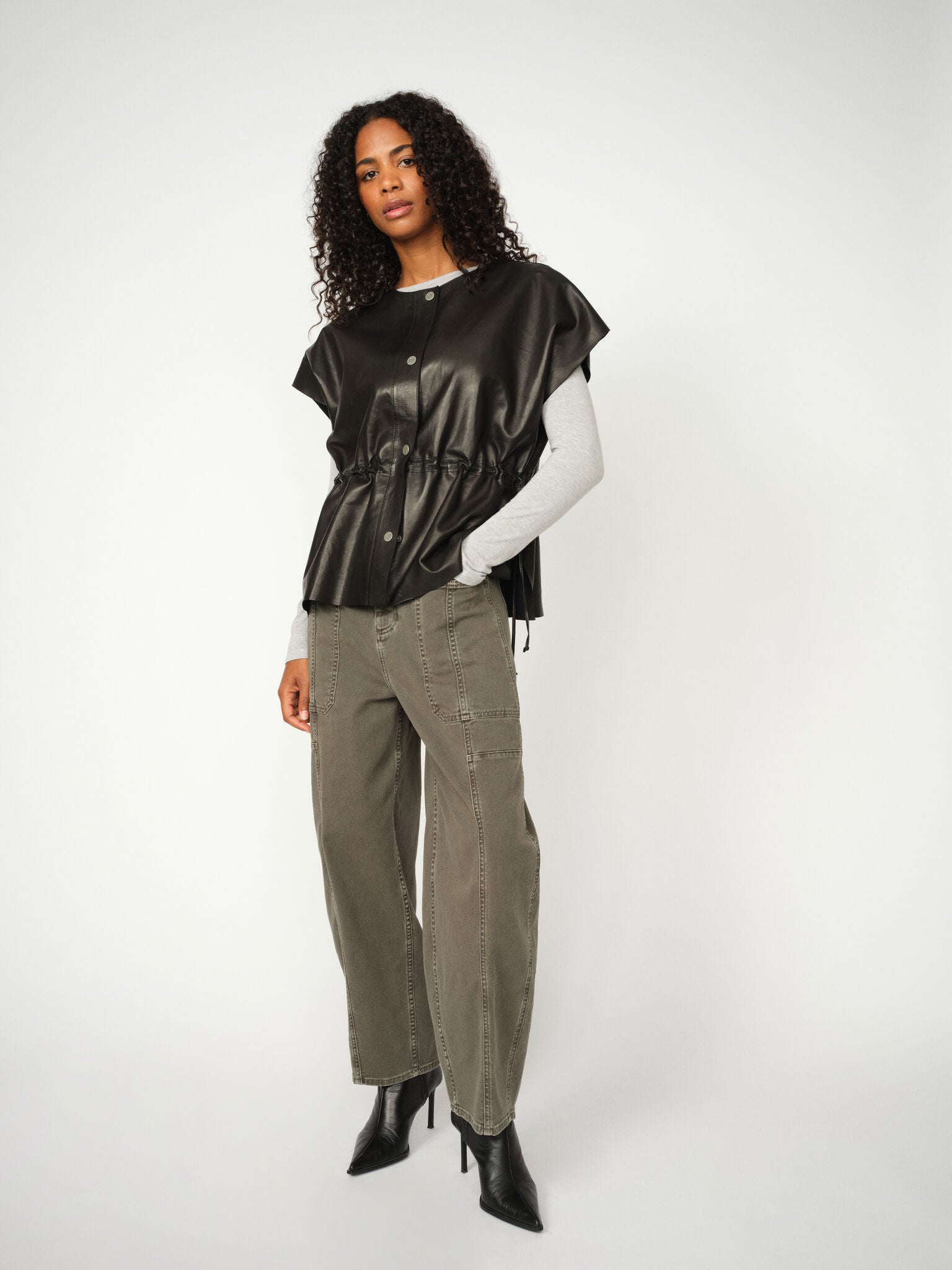 Modelshot / Black / Detail