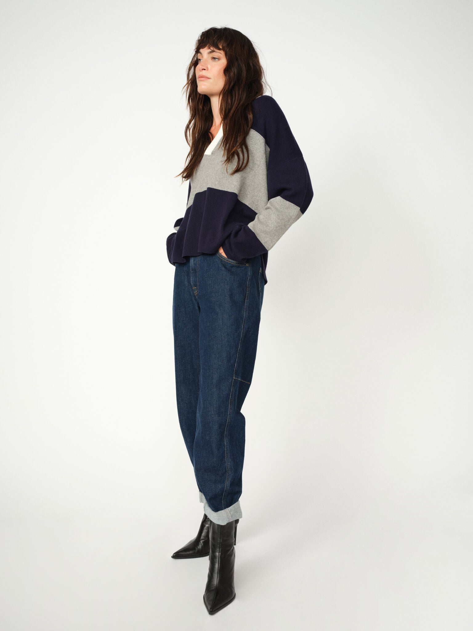 Modelshot / Dark Blue / Detail