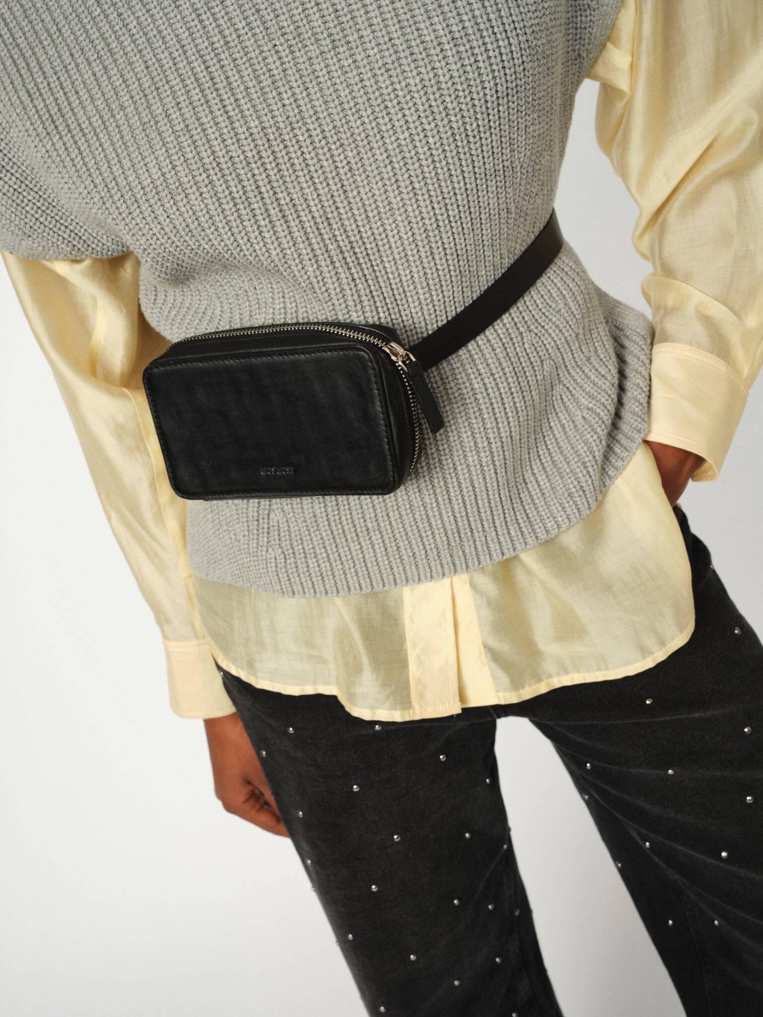 Modelshot / Black / Detail