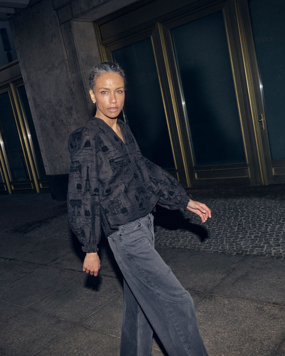 Modelshot / Black / Detail