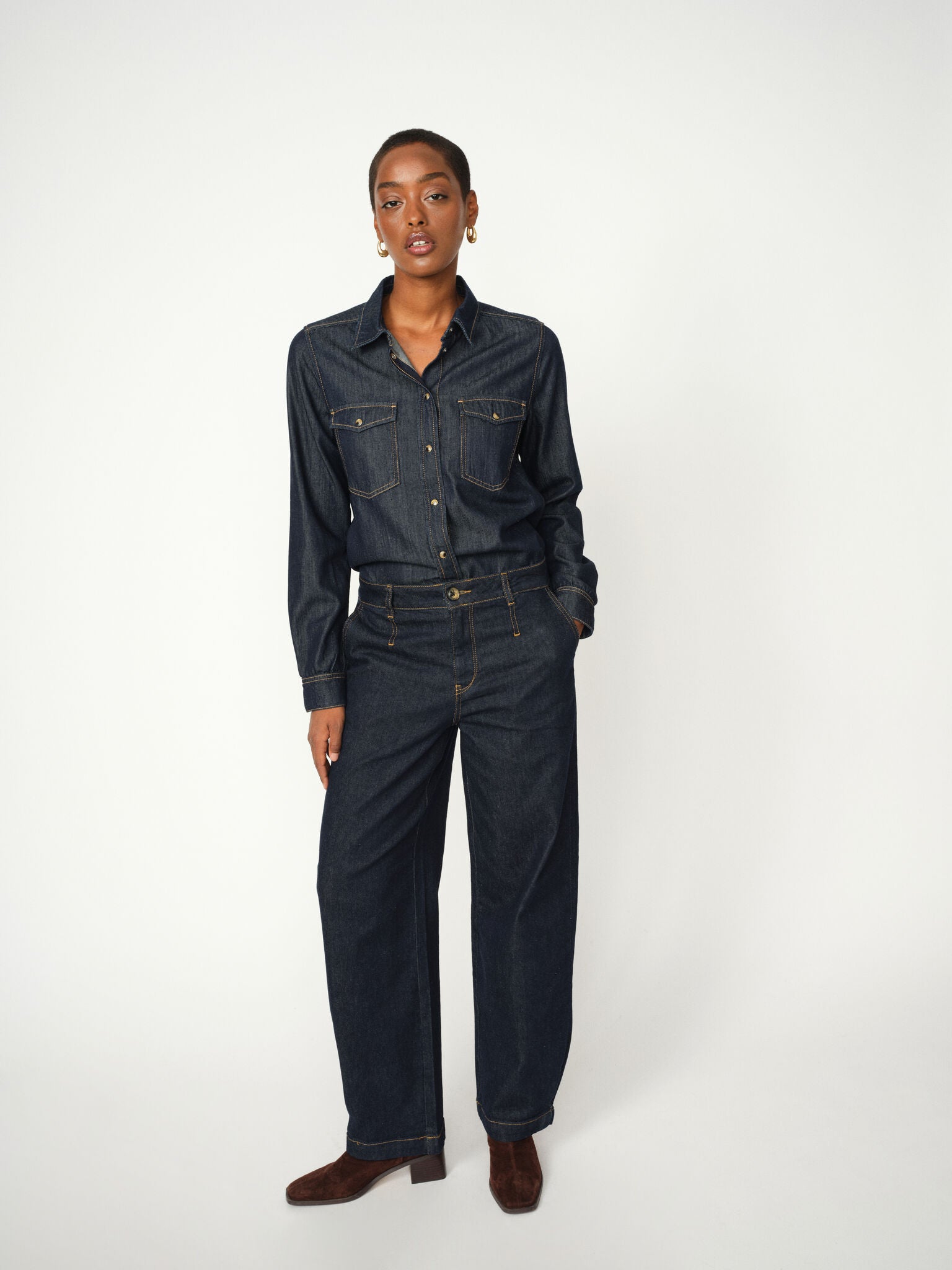 Modelshot / Dark Blue / Detail