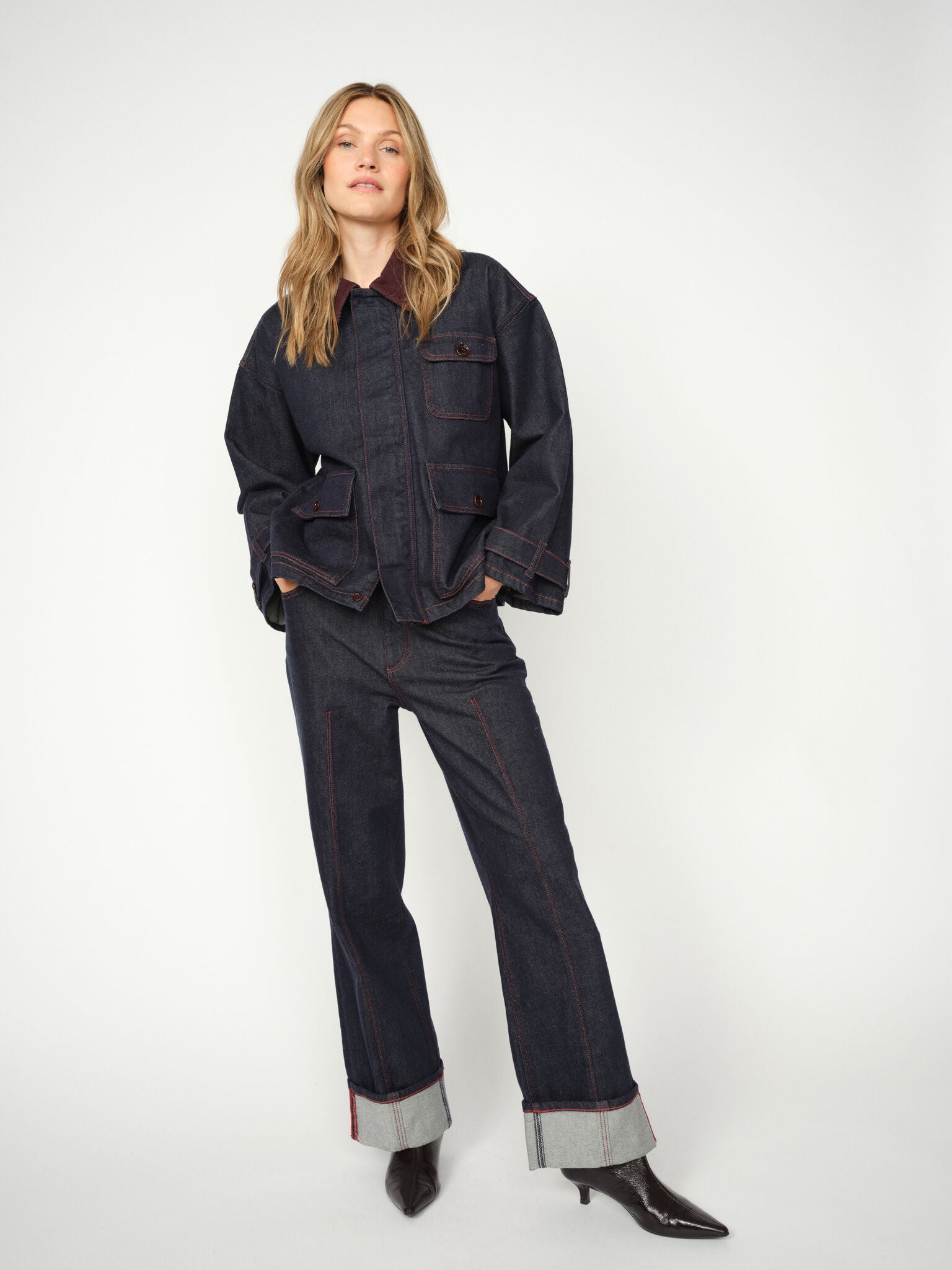 Modelshot / Dark Blue / Detail