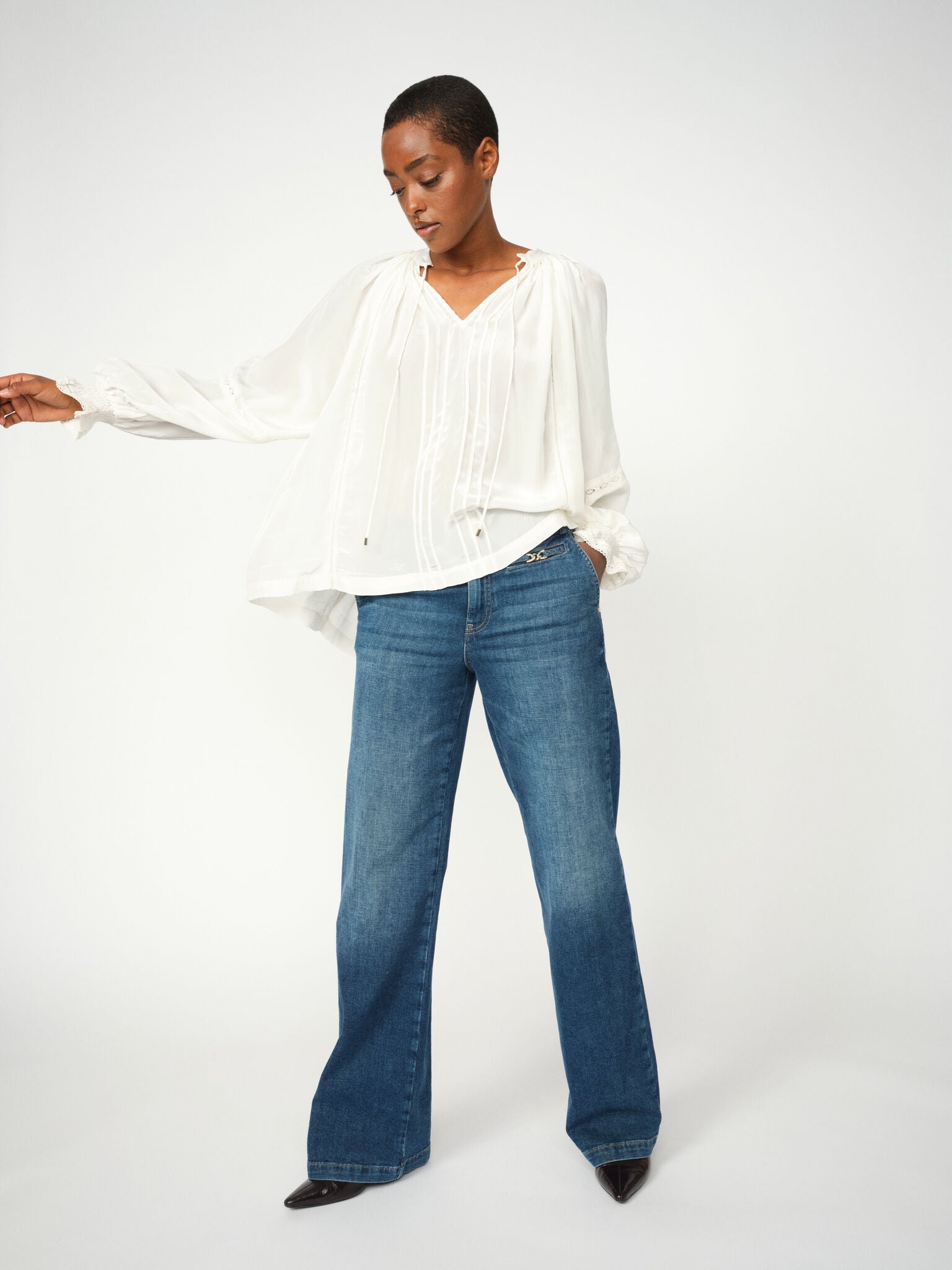 Modelshot / Dark Blue / Detail