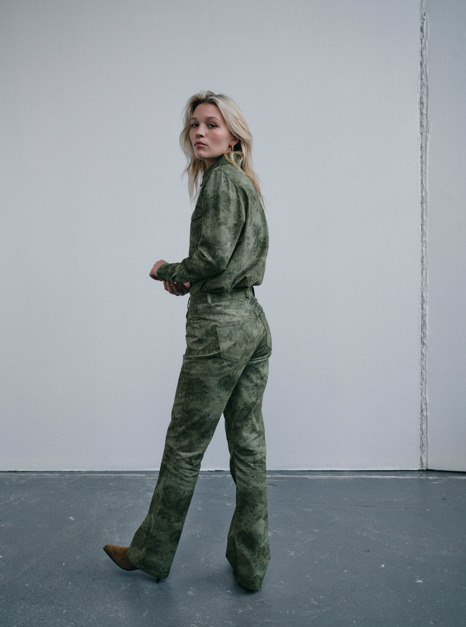 Modelshot / Olive Night / Detail