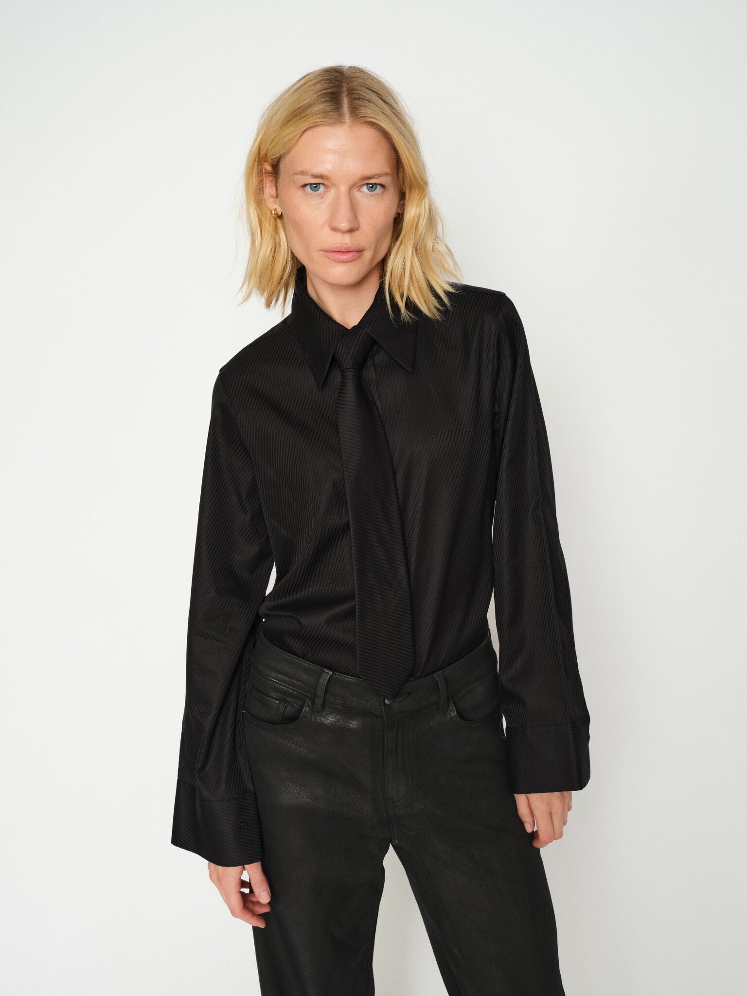 Modelshot / Black / Detail