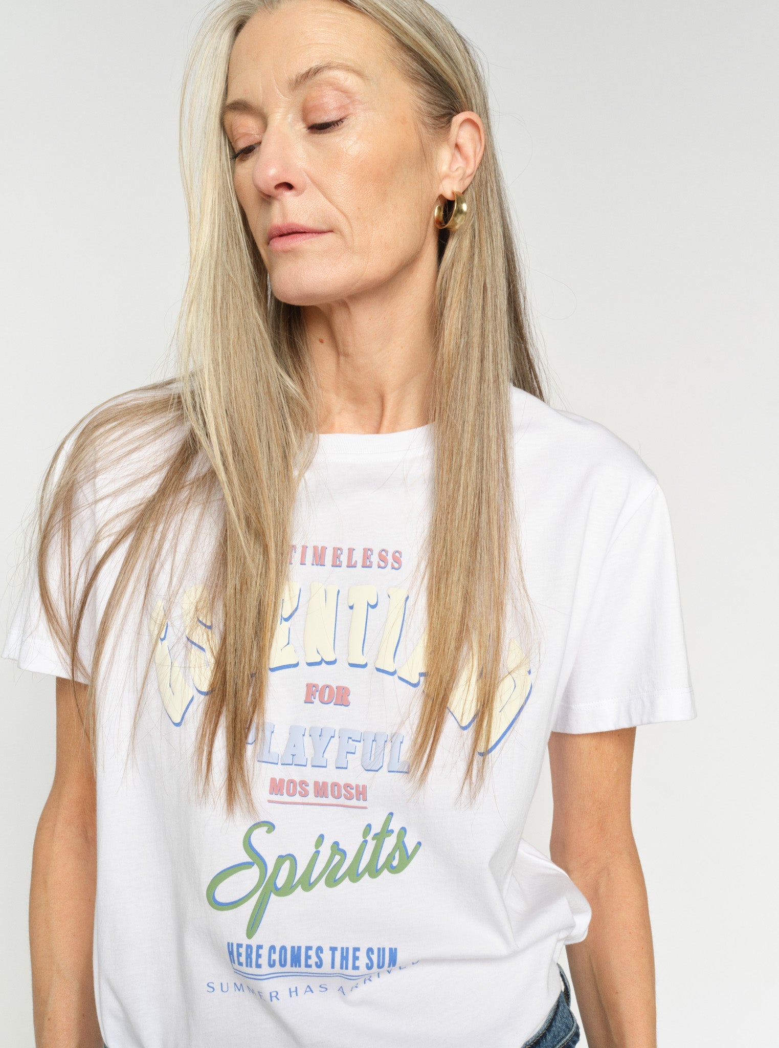 Modelshot / White / Detail