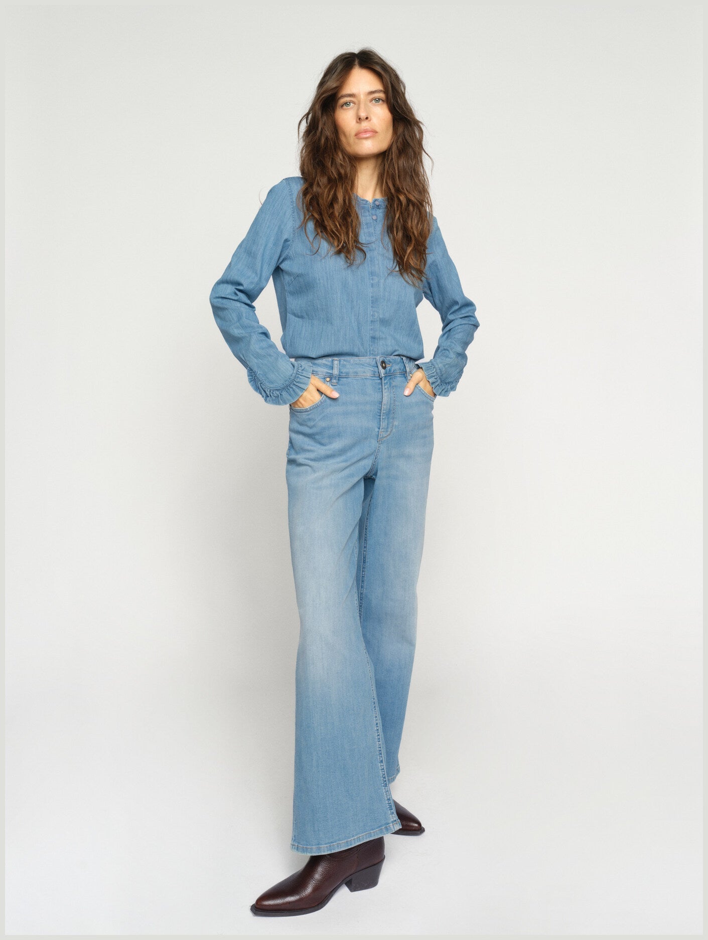 Modelshot / Blue / Detail