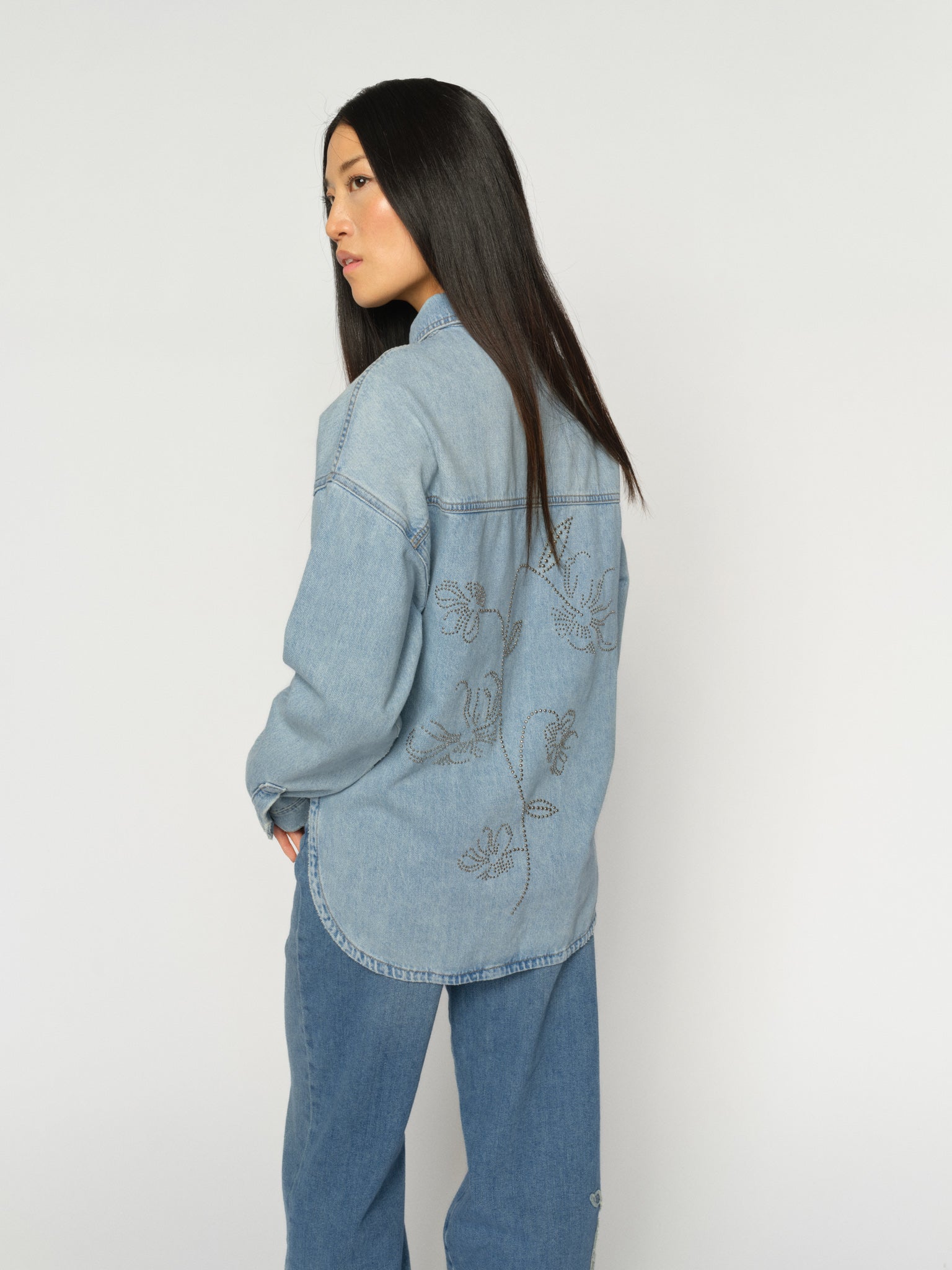 Modelshot / Light Blue / Detail