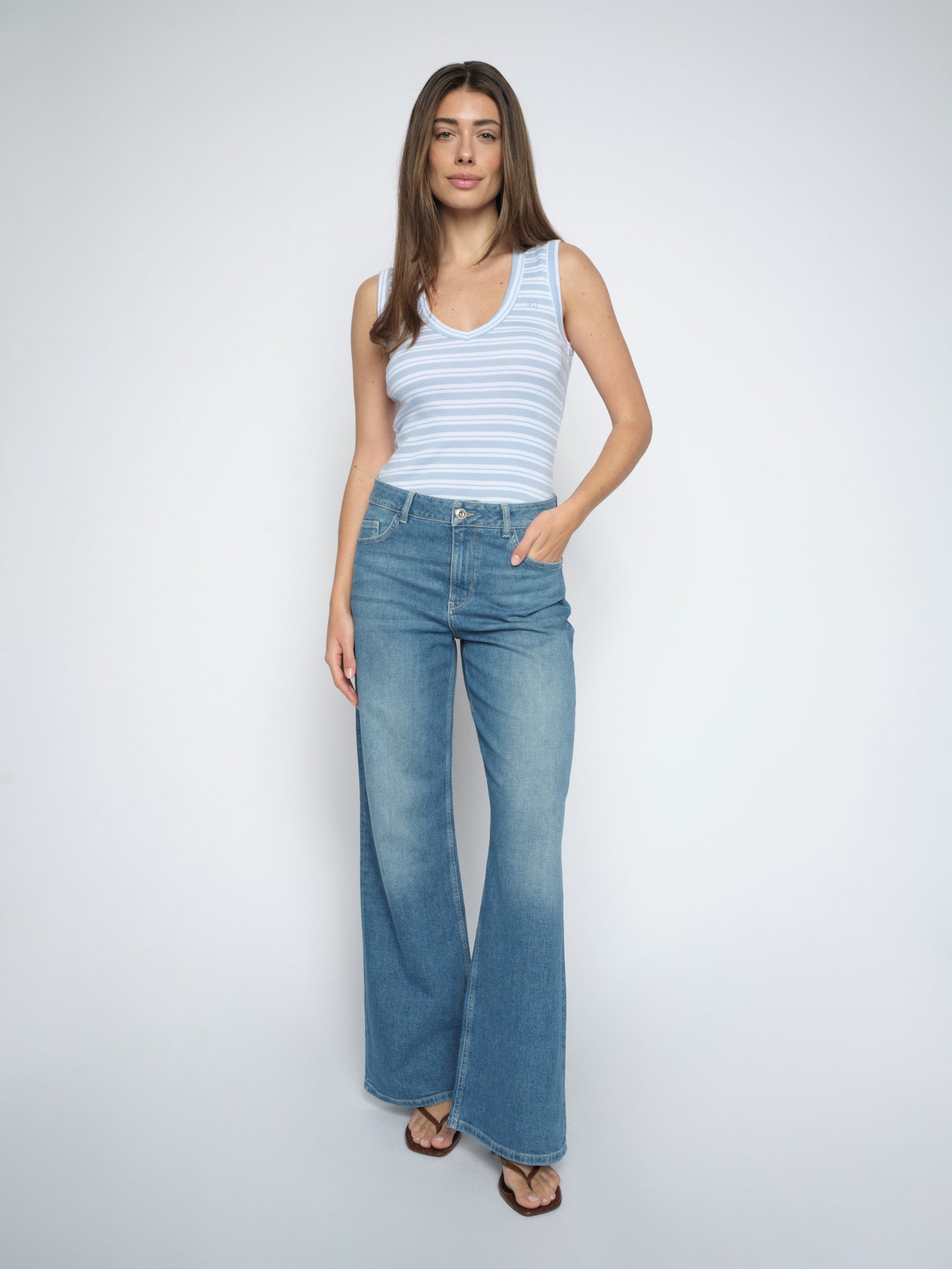 Modelshot / Blue / Detail