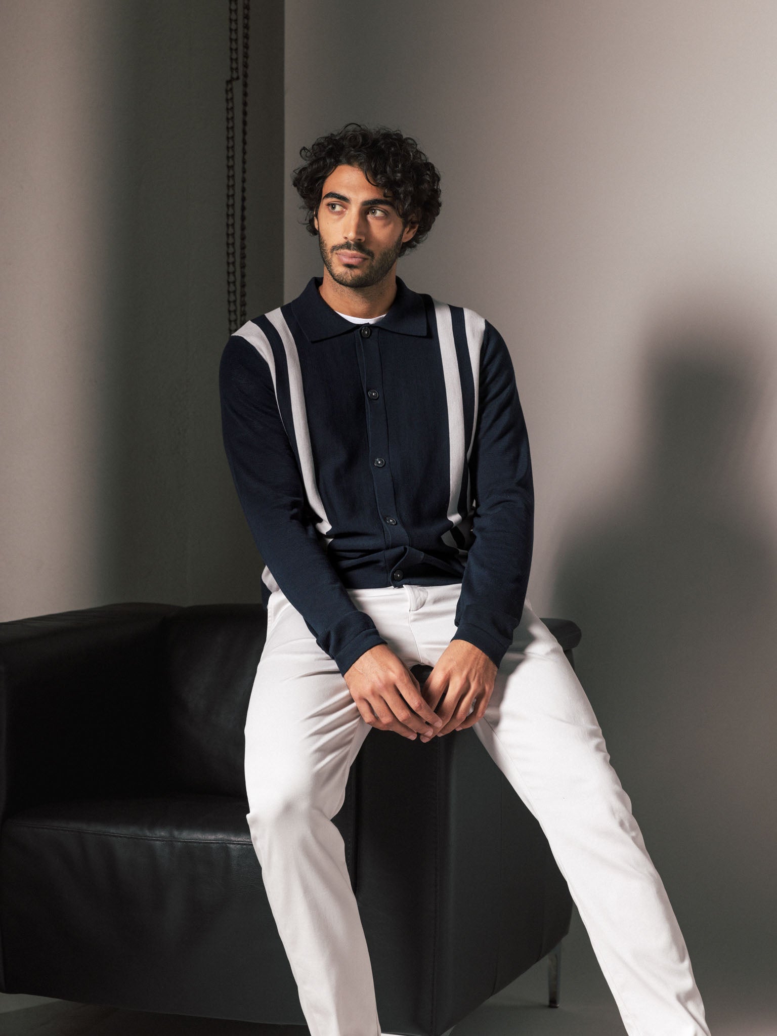 Modelshot / Navy / Detail