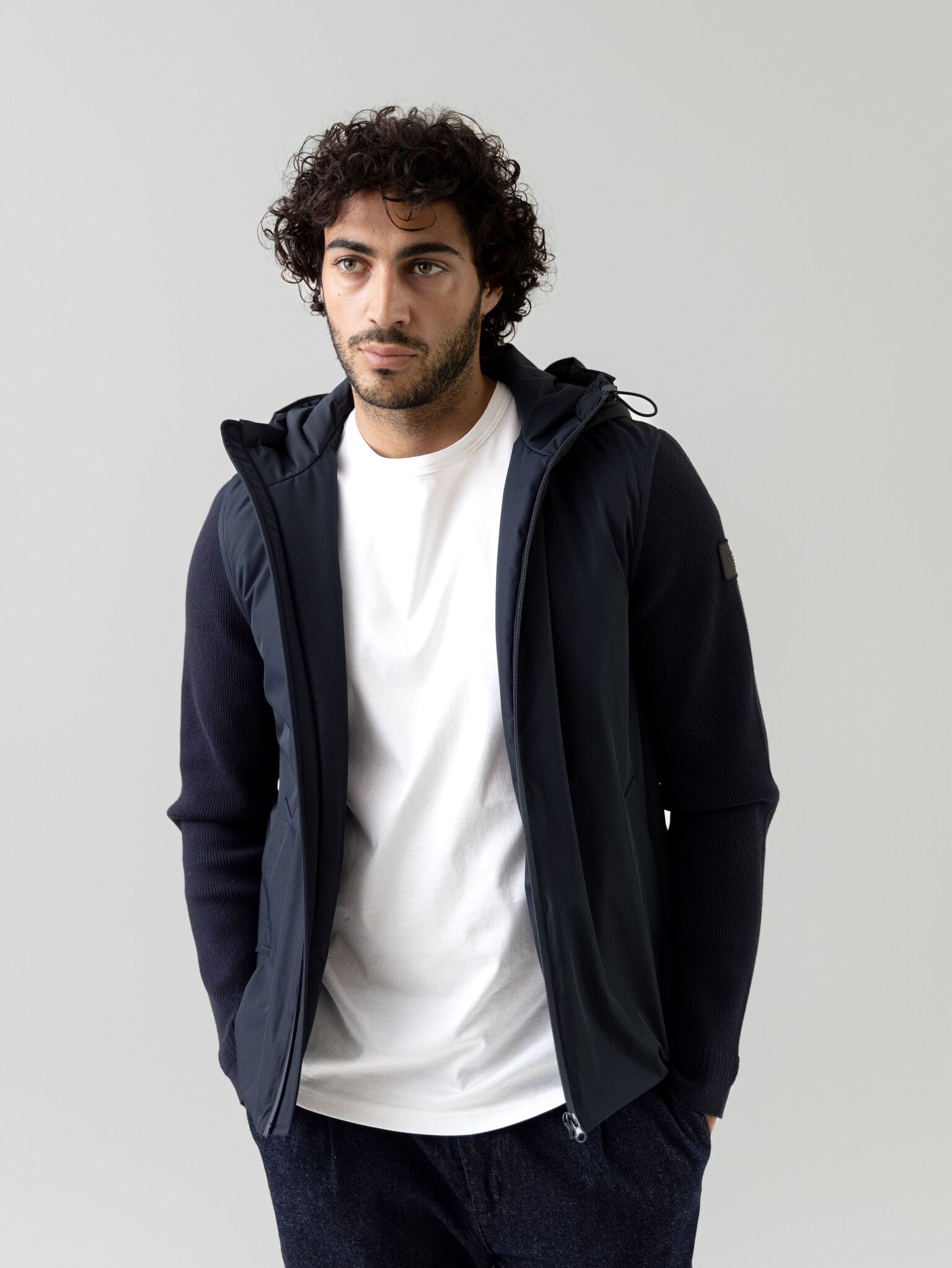 Modelshot / Navy / Detail