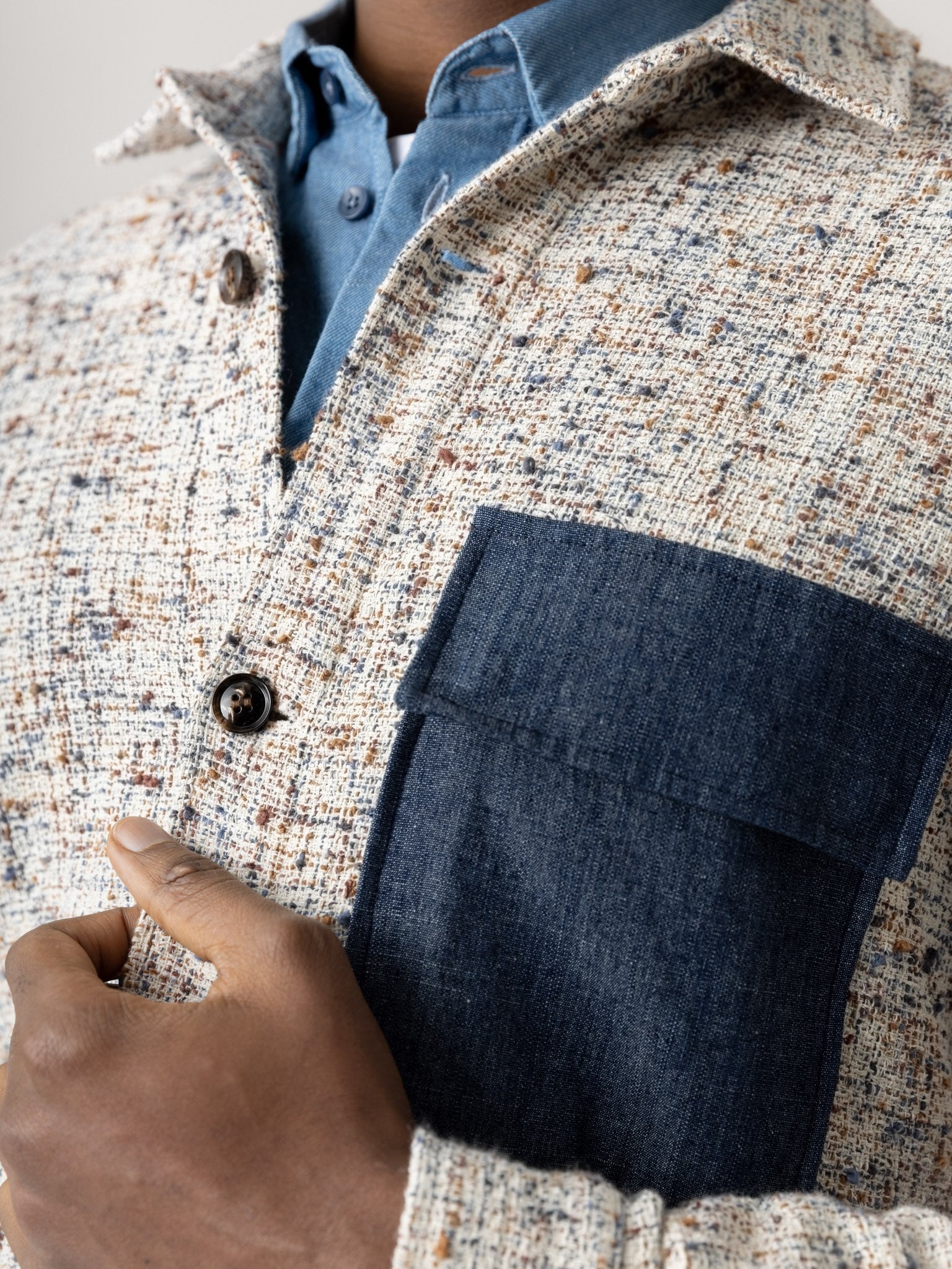 Modelshot / Ecru / Detail