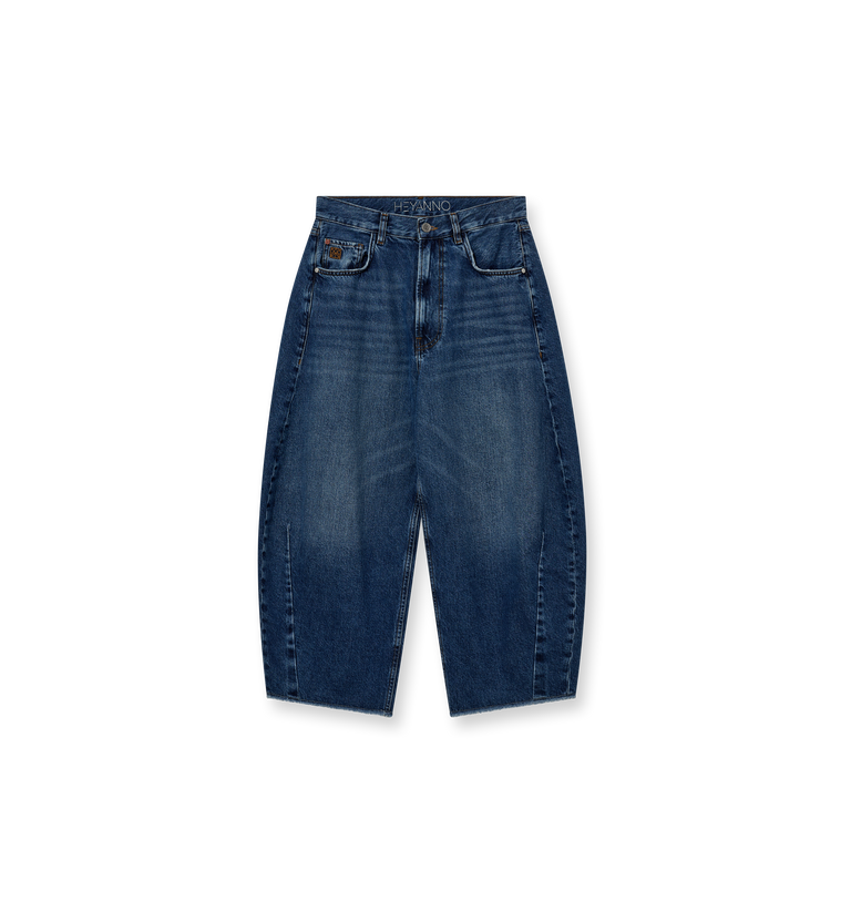 Packshot / Medium Washed Blue / Front