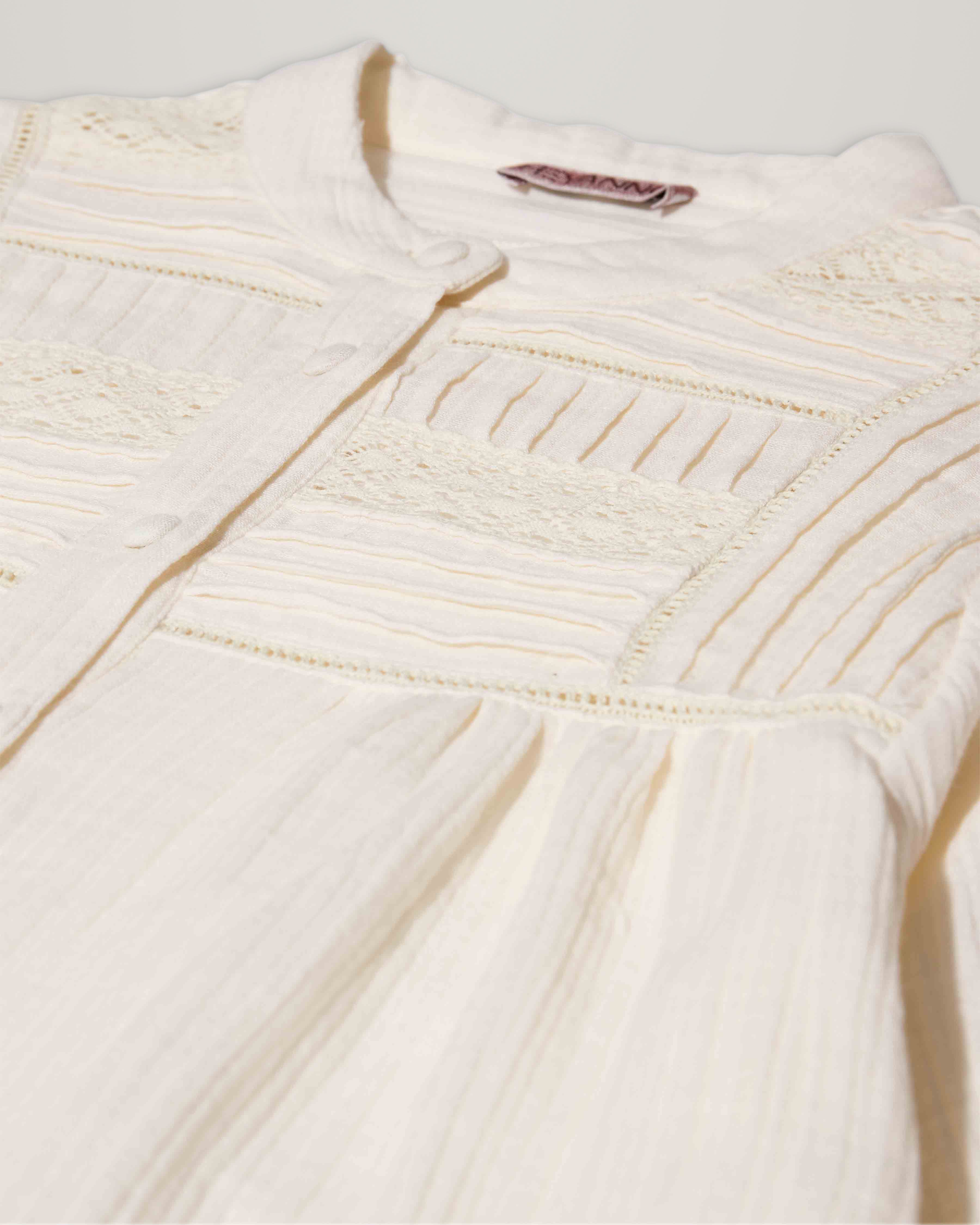 Modelshot / Ecru / Detail